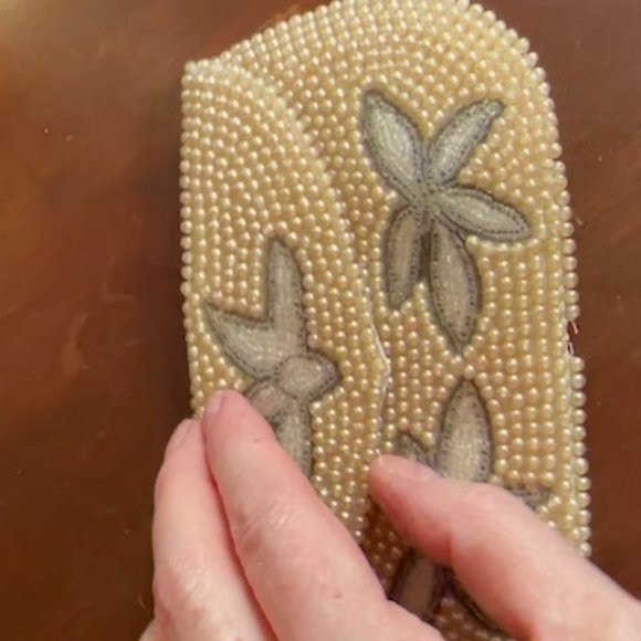 Vintage silk beaded purse - Picture 2 of 7